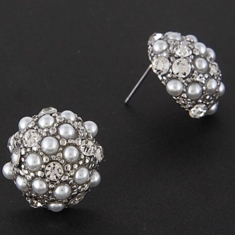 Pearls and rhinestones earrings